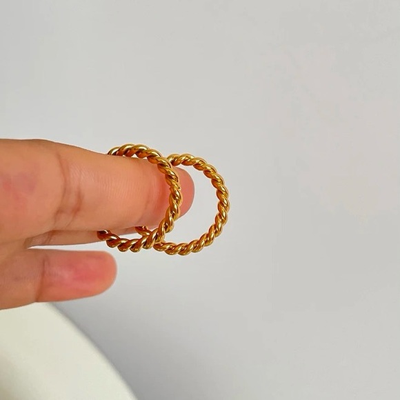 New: 18k Gold Plated Twisted Rope Ring - Picture 7 of 11